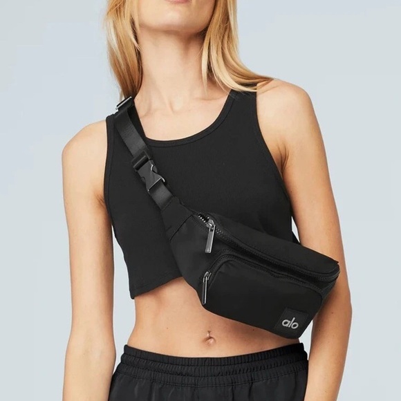 ALO Yoga Black explorer Fanny Pack - Picture 1 of 4